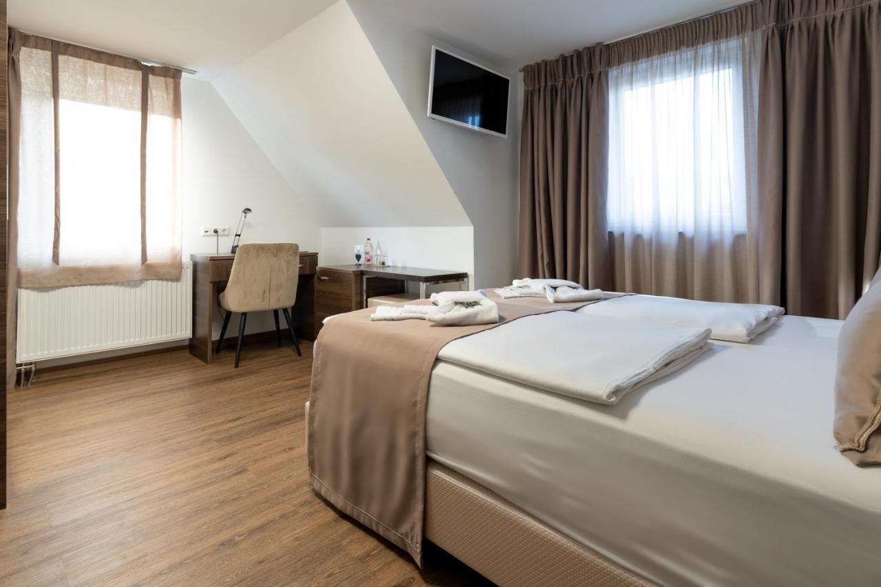 Hotel Myrsini Kirchentellinsfurt Exteriér fotografie