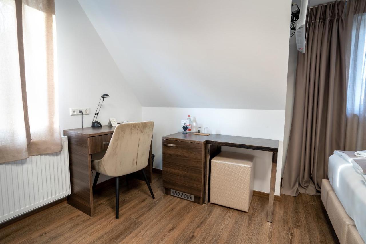 Hotel Myrsini Kirchentellinsfurt Exteriér fotografie